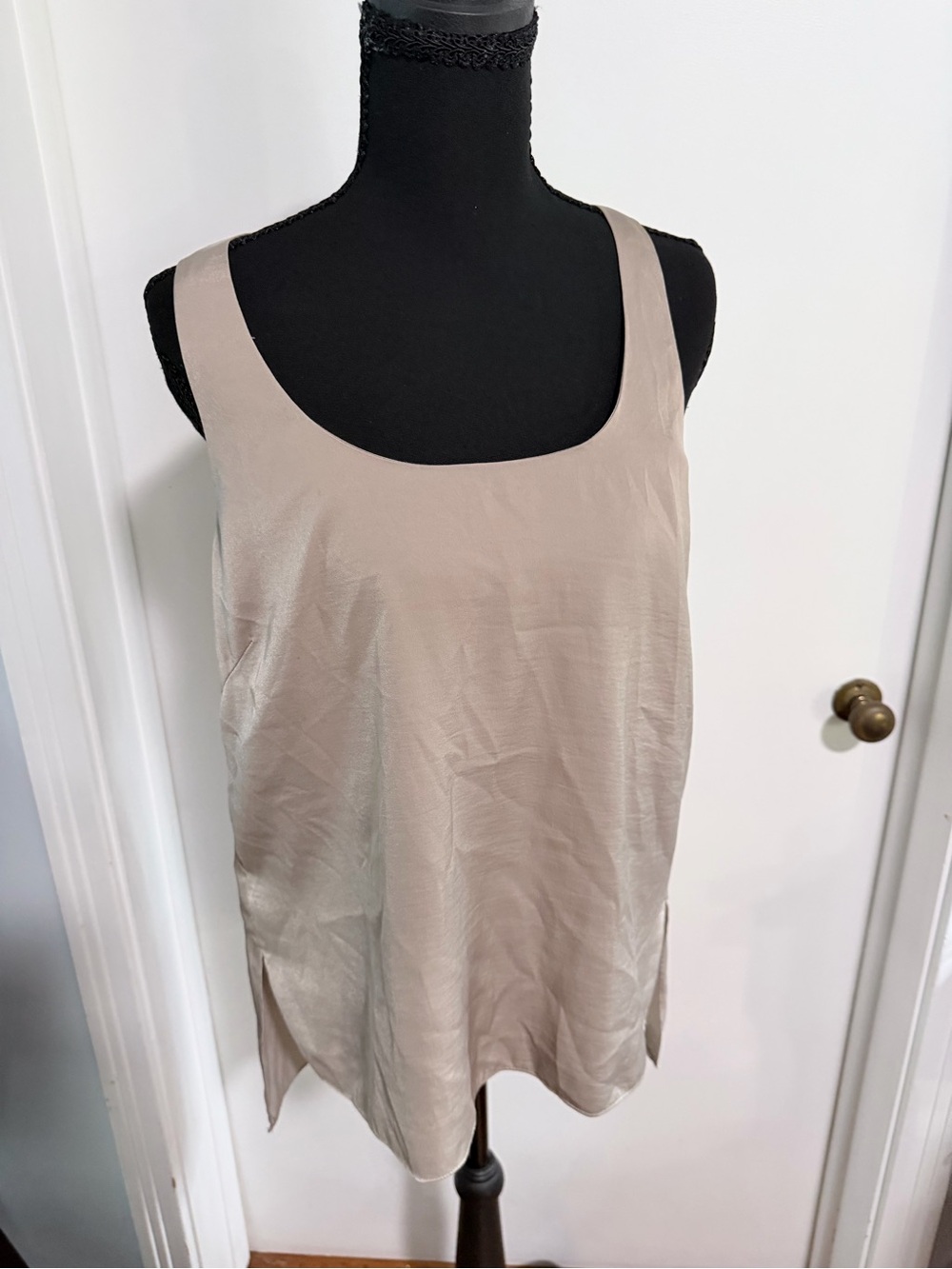BCBGMaxAzria Light Taupe Scoop Neck Sleeveless Camisole